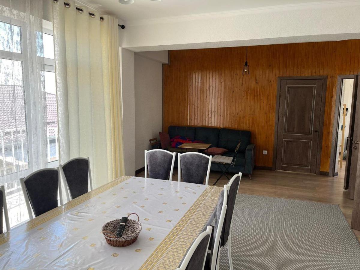 Appartement met 3 Slaapkamers en Uitzicht op het Meer