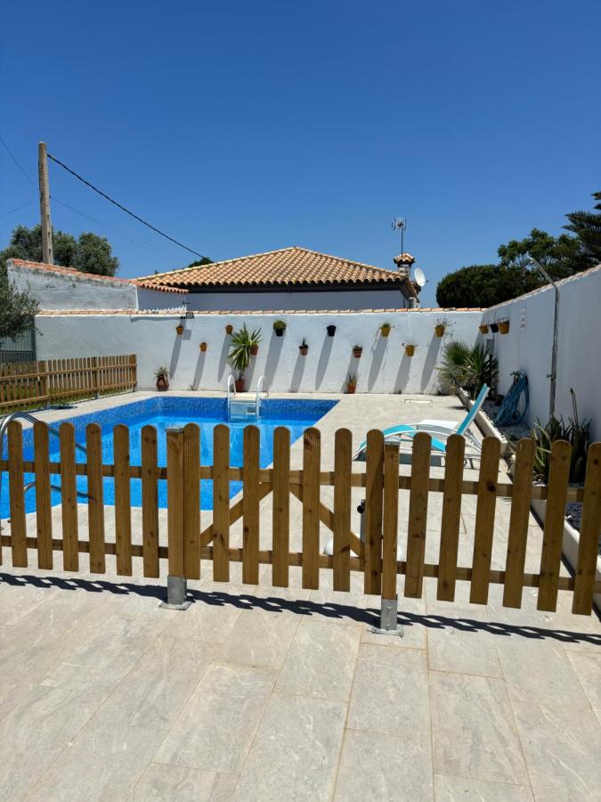 Fantástico chalet con piscina 2 km de la barrosa - B&B Chiclana de la Frontera