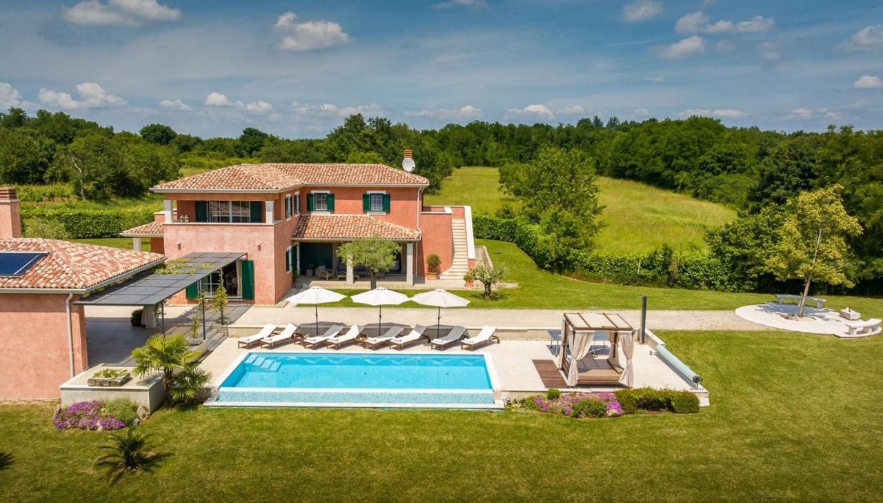 Villa con piscina privada