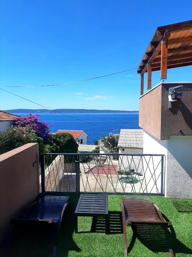 Holiday house Dea with outdoor jacuzzi - Bed and Breakfast Trogir