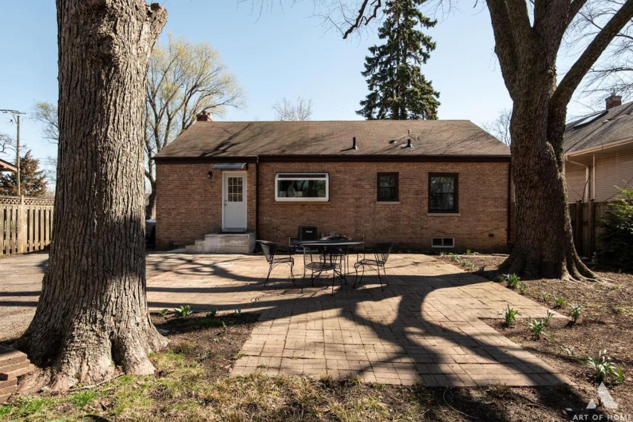 Des Plaines Urban Retreat near Ohare, Mall, Casino - B&B