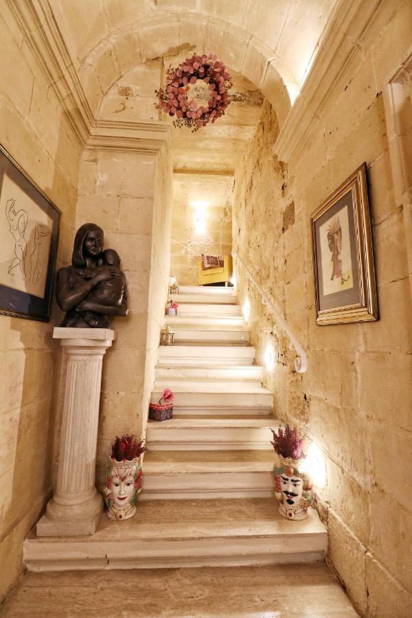 Birgu Square Townhouse, Rooftop & 3 Bathrooms - B&B Birgu