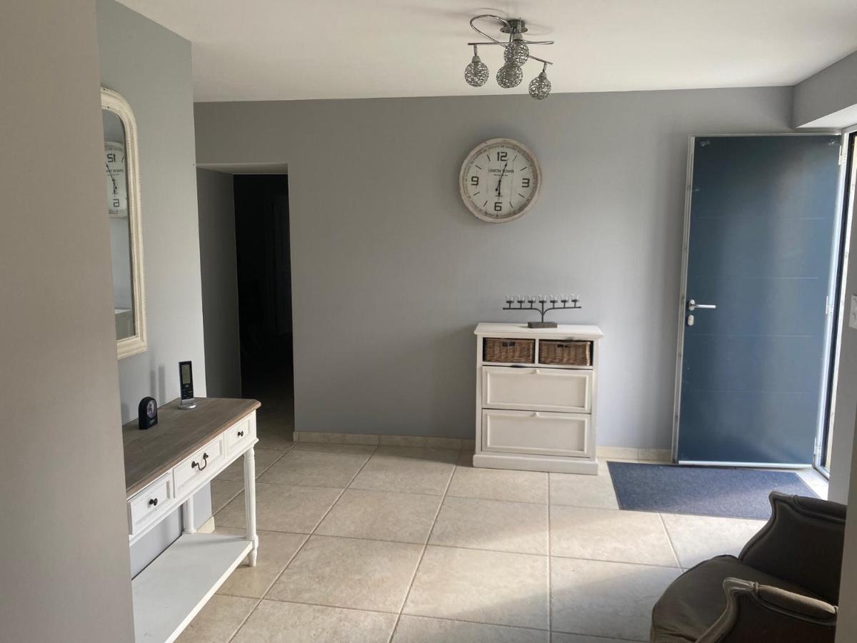 LES HIRONDELLEs - Ferienwohnung Courcy