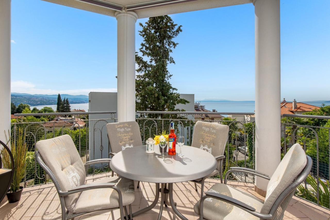 Palme Hill Opatija Apartment with a pool - Ferienwohnung