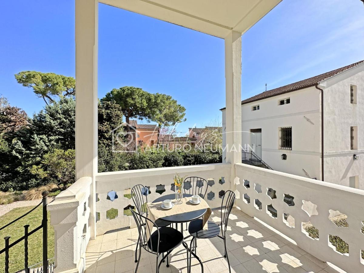 203 - Villa Fernanda - Elegante bilocale con terrazzo privato SPIAGGIA gratis al WHITE BEACH CLUB dal 23 Agosto esclusi Sab-Dom - B&B