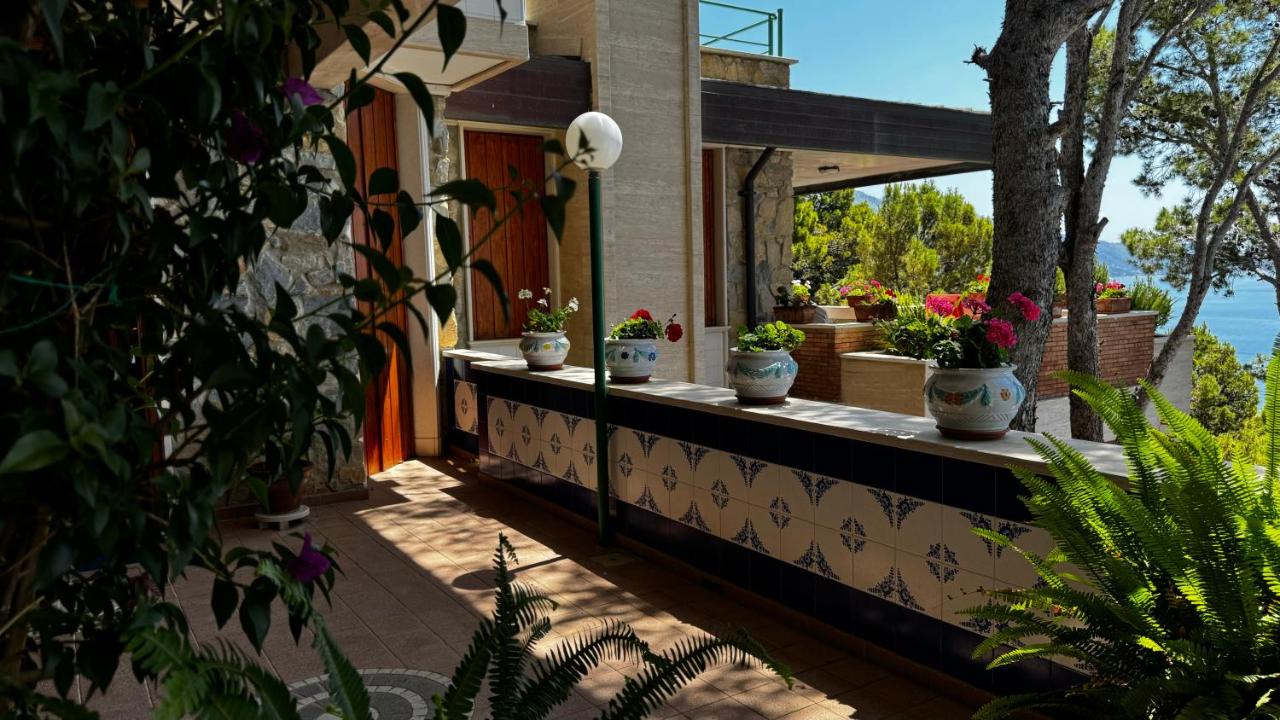 Deluxe Suite with Spa Bath