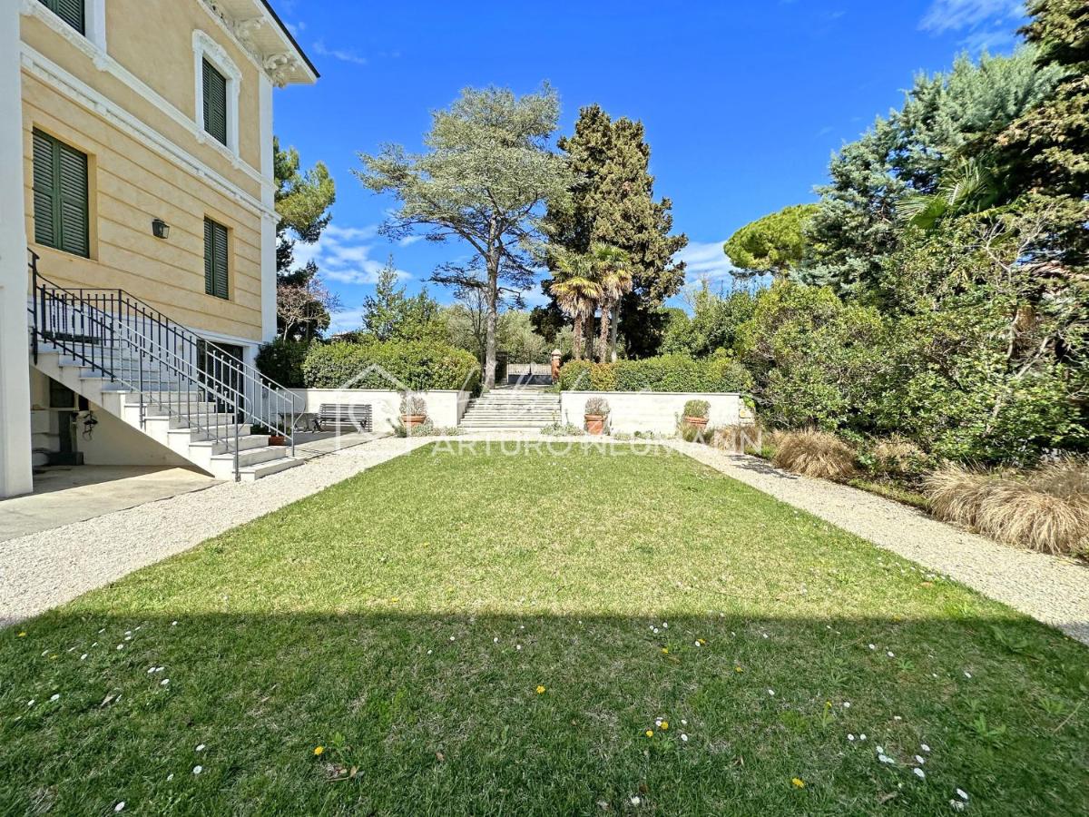 204- Villa Fernanda - Trilocale di charme al piano terra, immerso nel verde, in centro a Numana - SPIAGGIA gratis al WHITE BEACH CLUB dal 23 Agosto esclusi Sab-Dom - B&B