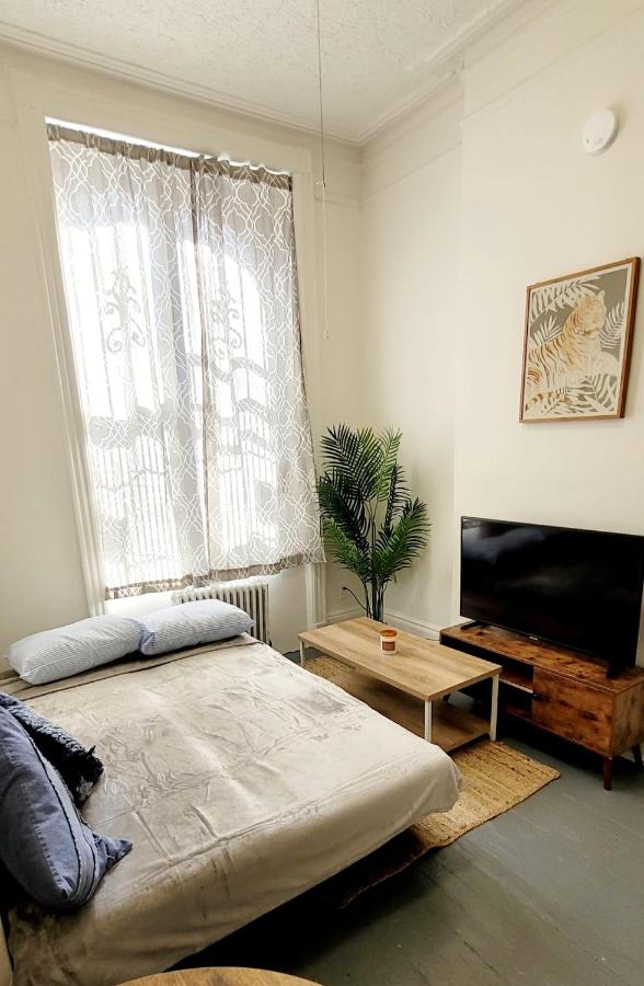 Superlative Midtown Manhattan Apartment - B&B