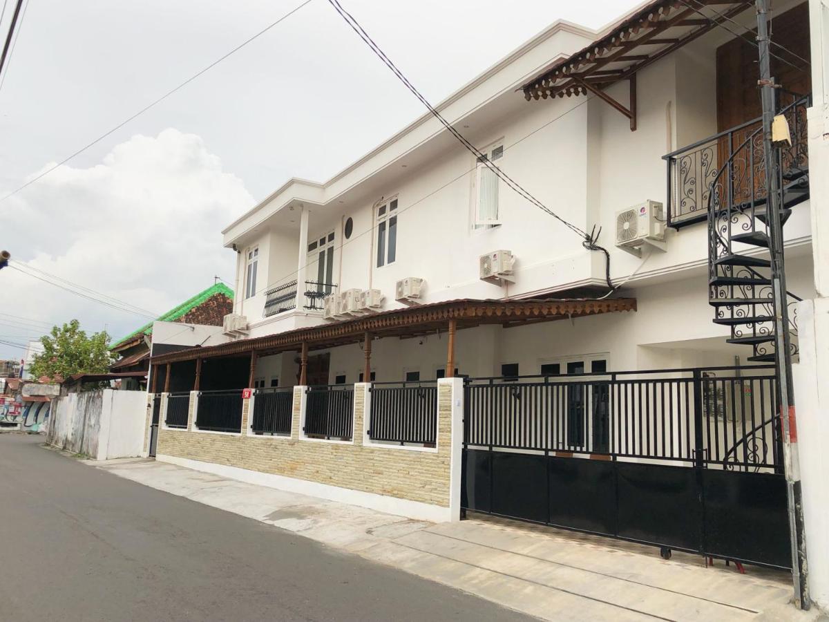 The LaWang Yogya Guesthouse - B&B