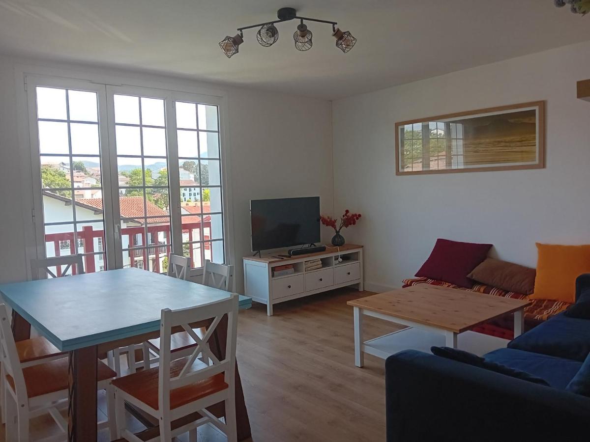 Spacieux T4 rénové à Hendaye, lumineux et calme, proche plage avec parking et WiFi. - FR-1-239-985 - B&B