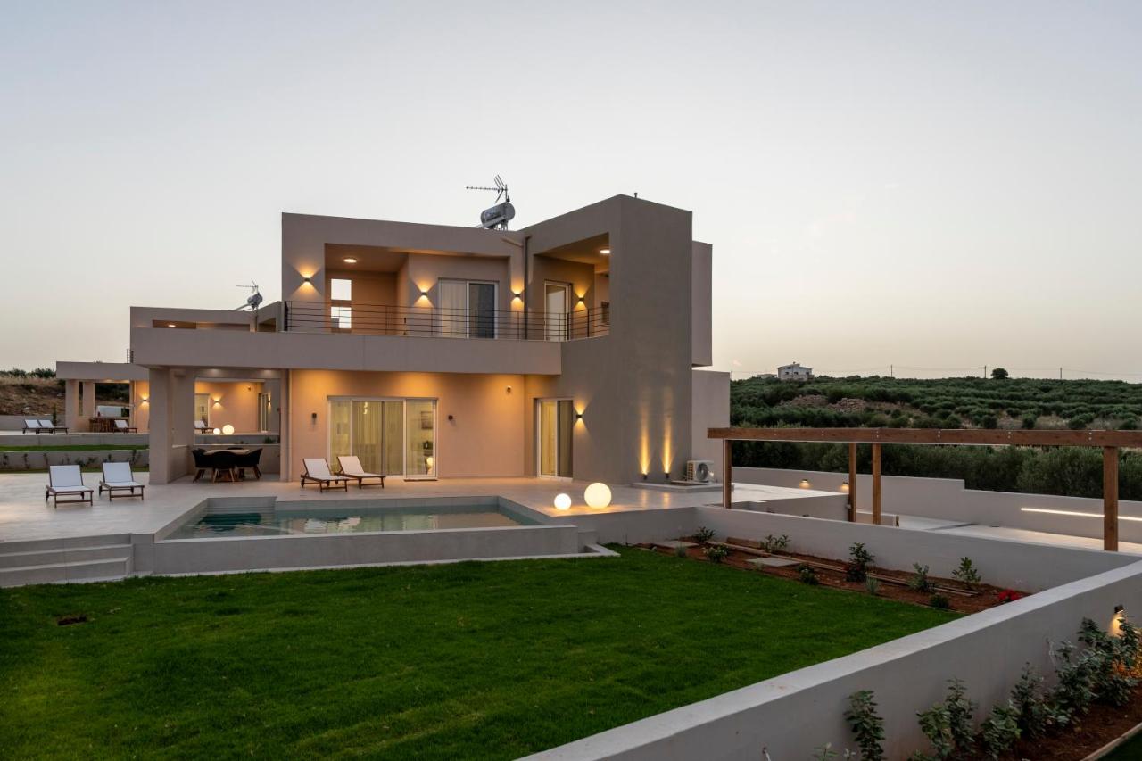 BLUE SKY Luxury Villas in Arkalochori - 4BD Villas with Private Pools - B&B Arkalochóri