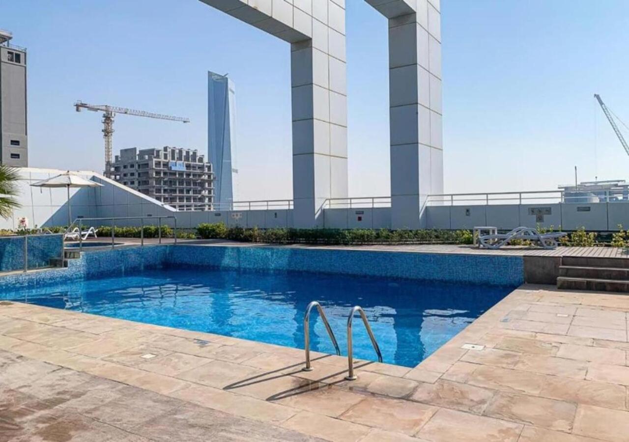 Cosmos Living Charming Studio with Balcony - Chambres d'hôtes Dubaï