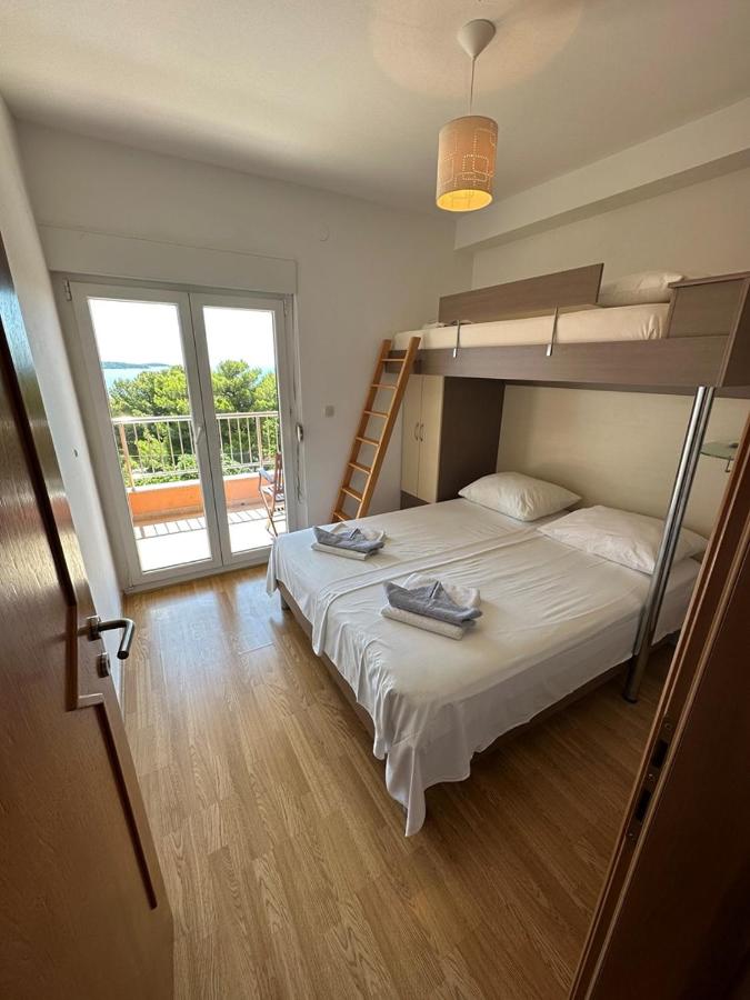 One-Bedroom Apartment with Sea View and Balcony