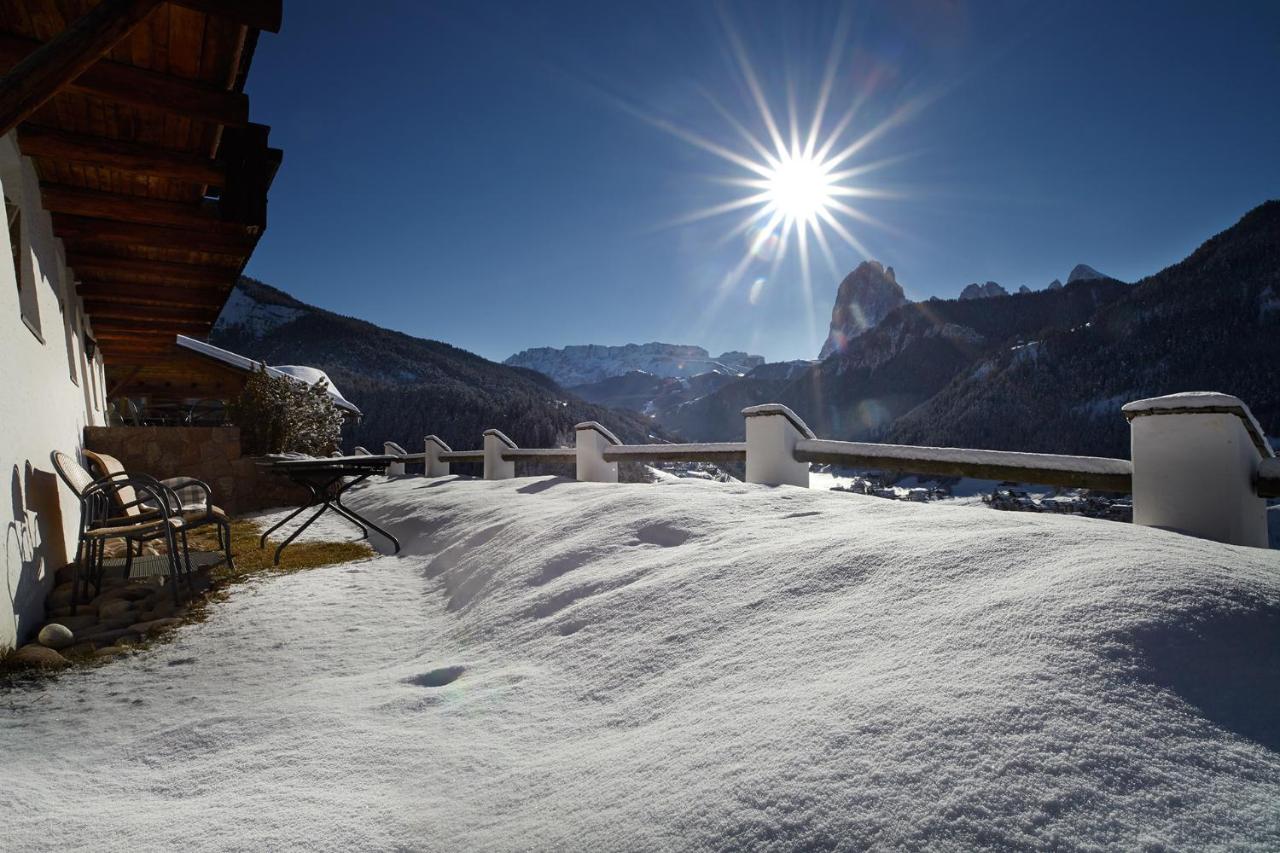 Cësa Marmolada 1318 - Bed and Breakfast Urtijëi