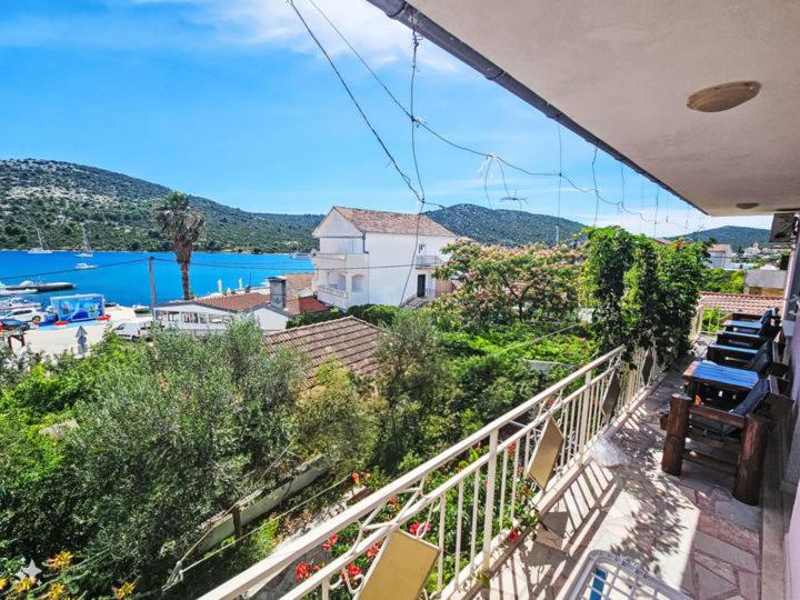 Kuća Pažanin - Bed and Breakfast Vinišće