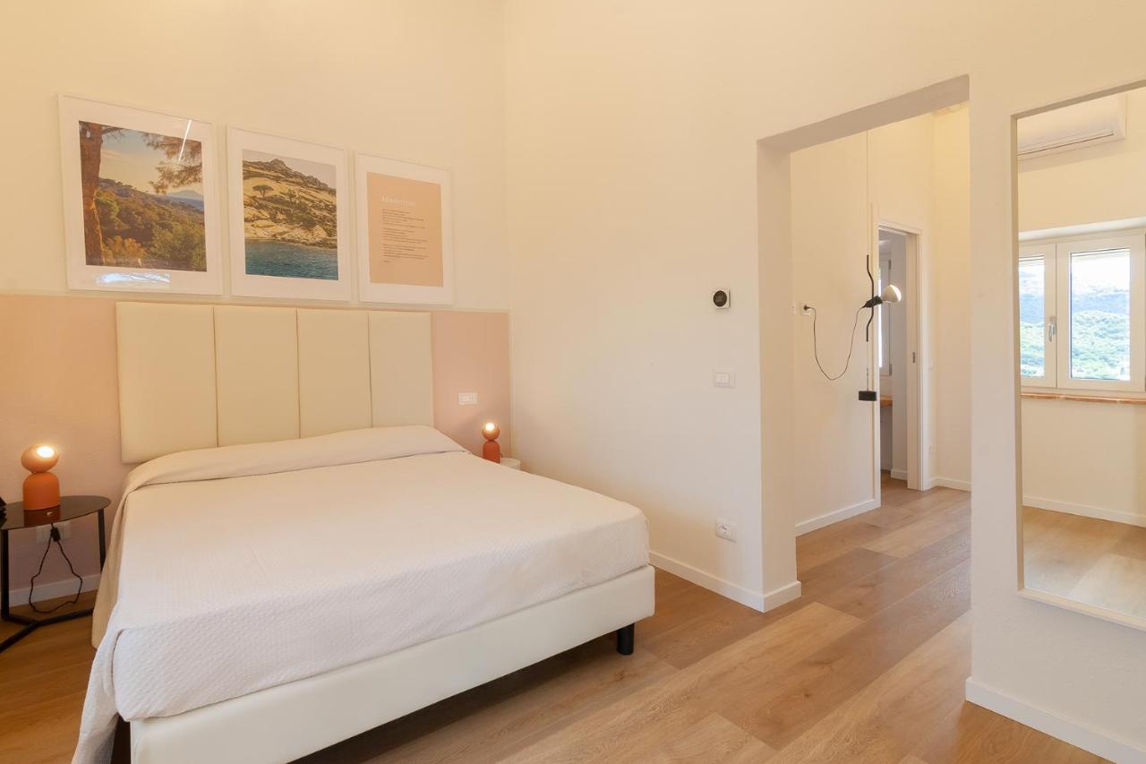 Kamer met Kingsize Bed en Uitzicht op Zee