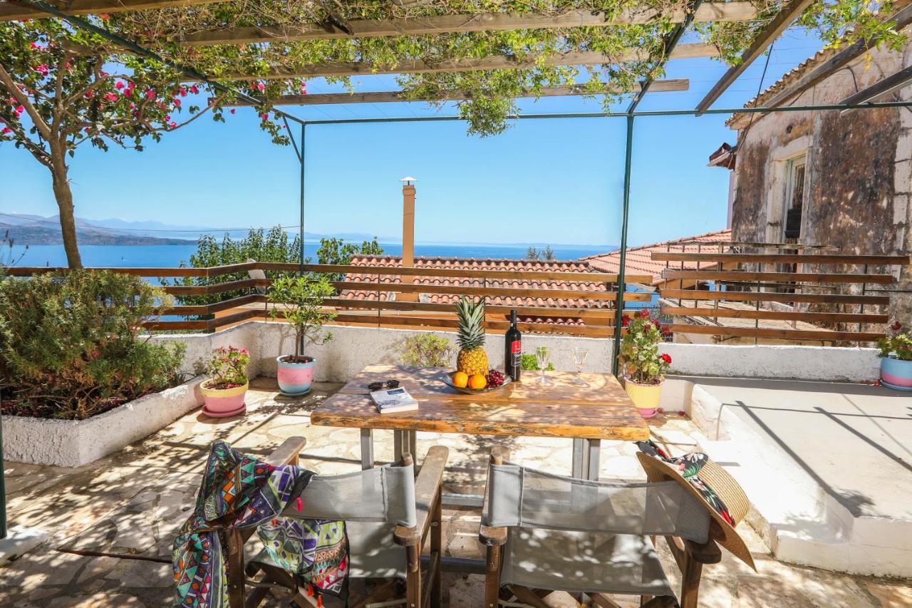 Joannas Sea-View Stone House - B&B