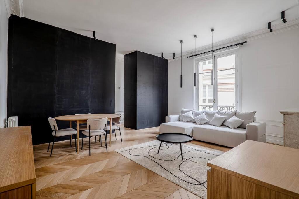 GoodGuest- Luxe Stade Tour Eiffel 2BDR - B&B