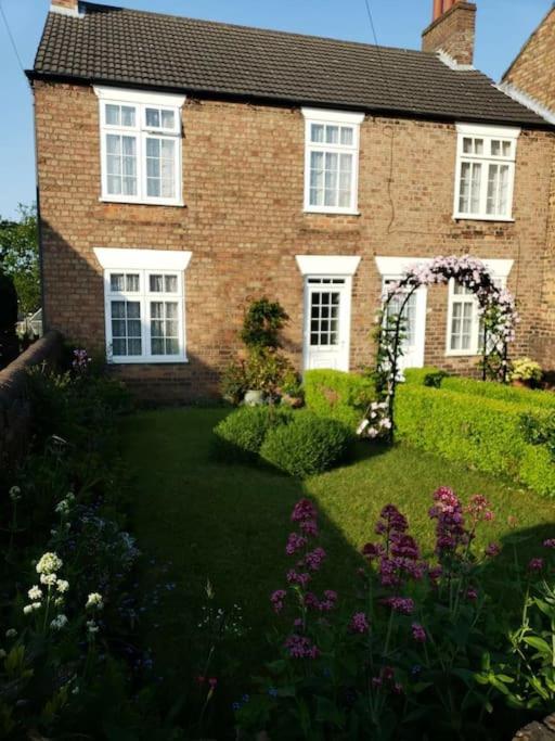 Lavender Cottage, a pretty period cottage in Louth - B&B