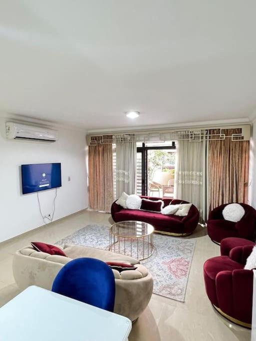 Peaceful 3-BR Hotel Apt Madinaty - B&B