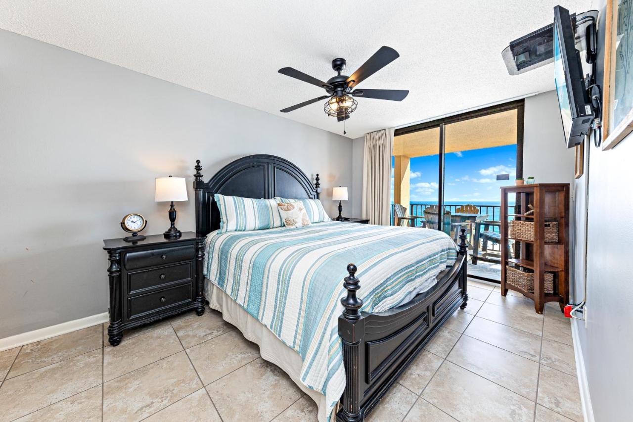 Two-Bedroom Deluxe Apartment with Balcony