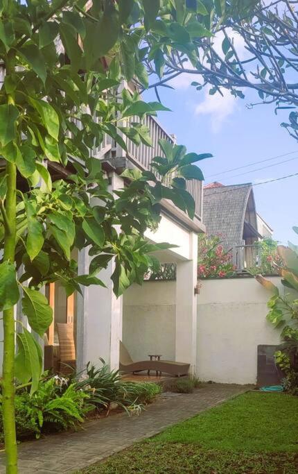 Villa Kenken - 2 Bedrooms villa close to Keramas Surfing Beach - B&B Curahmas
