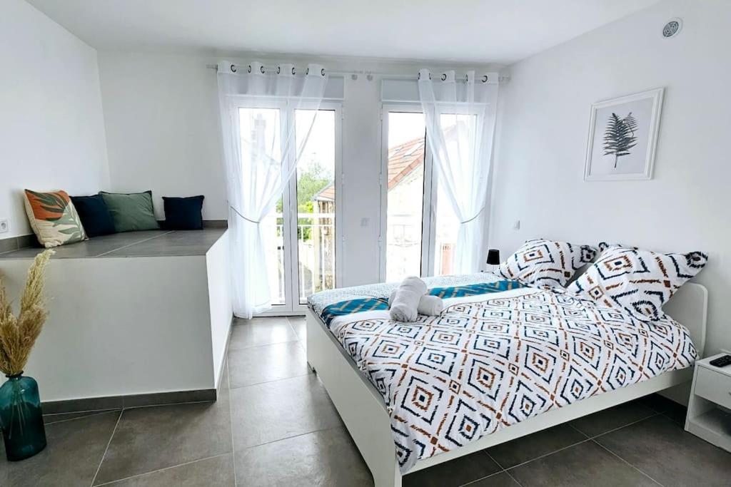 Agréable studio proche Orly "Fougère" - B&B