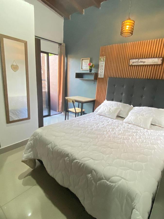 31 BELLO APARTAMENTO CON BALCON EN LAURELES ESTADIO - B&B