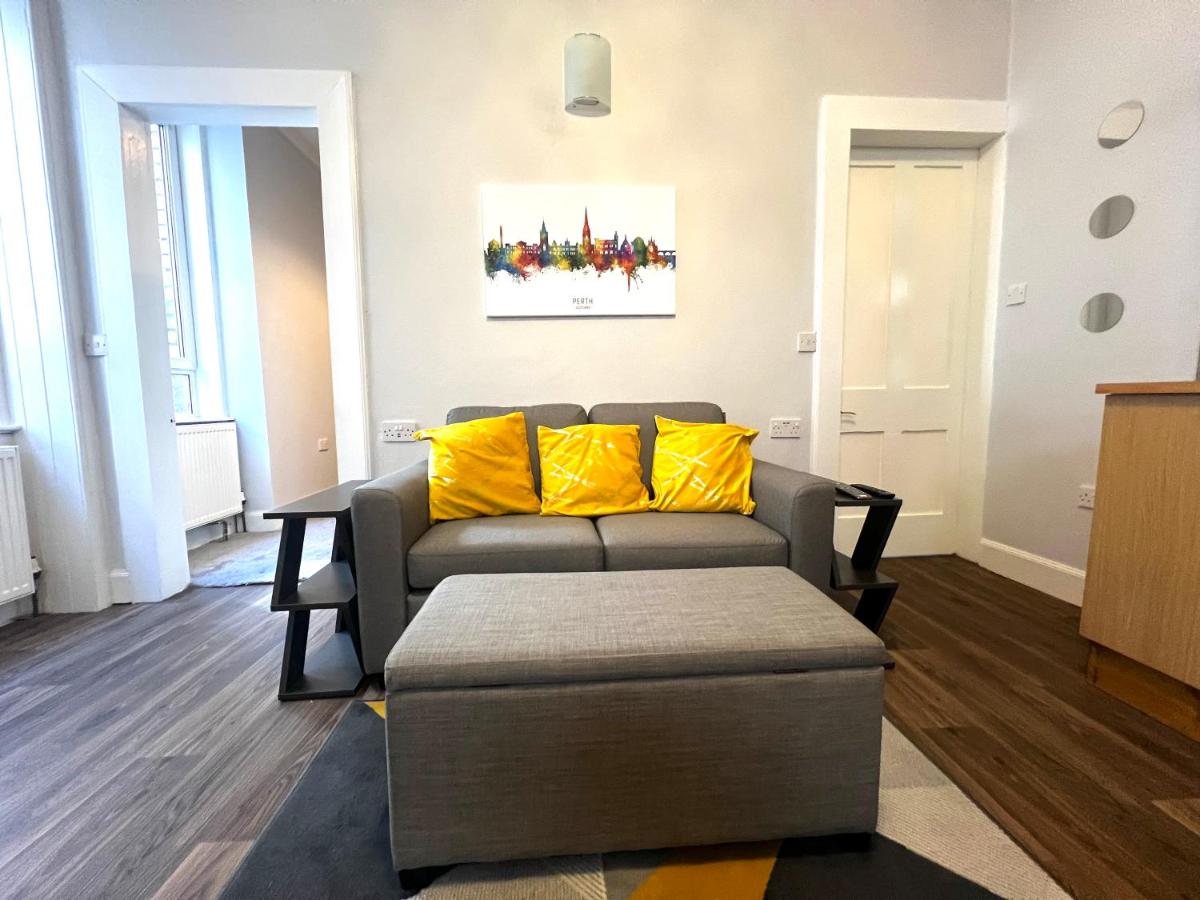 Ground Floor City Centre Apartment - Sky Sports & TNT Sports - Superfast WiFi - 2pm Check in - Long Stays Welcome - Chambres d'hôtes Perth