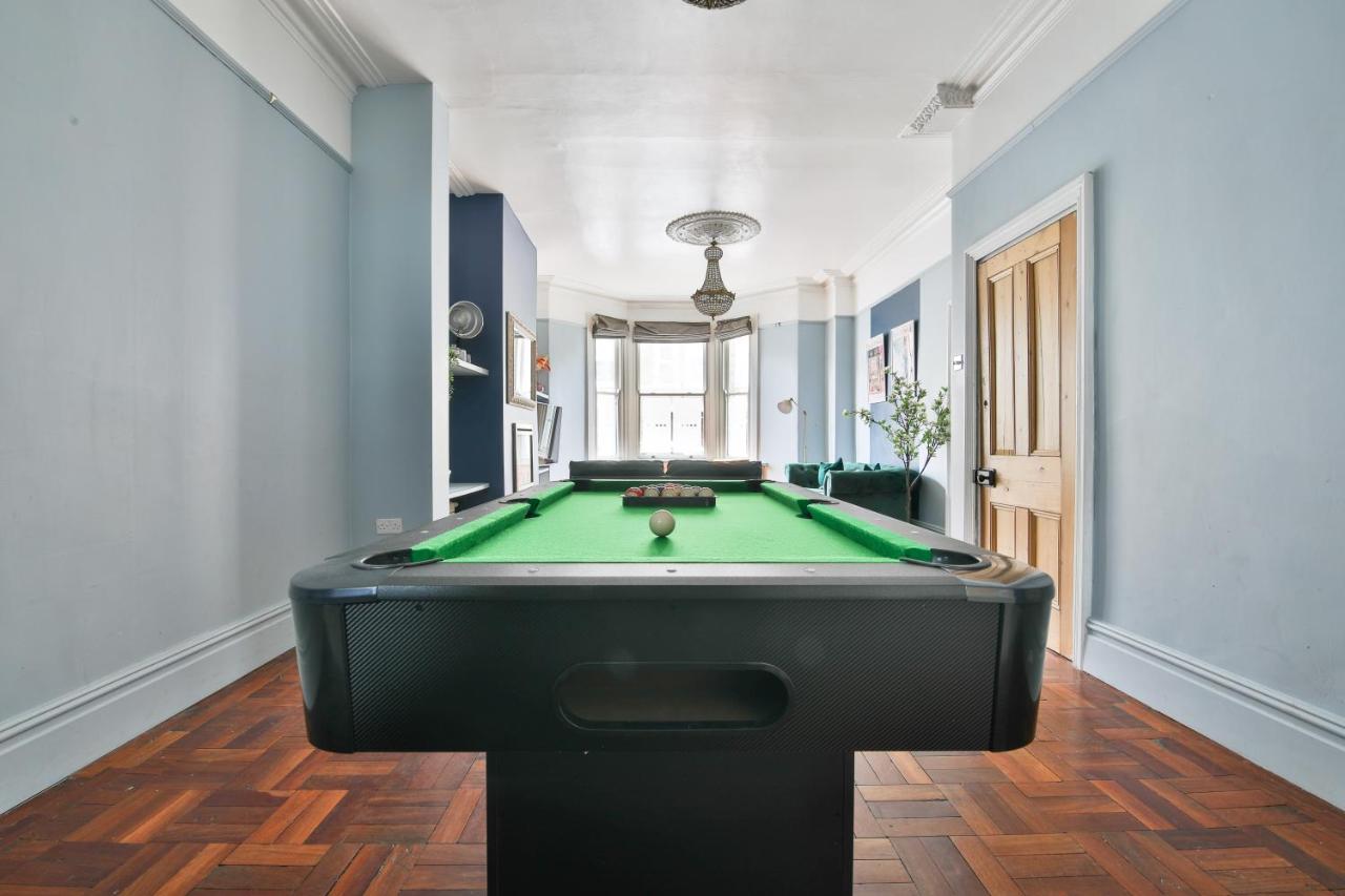 Boutique 4 Bedroom House, Pool Table, Multiple Private Parking Spaces, Sleeps 12 - B&B