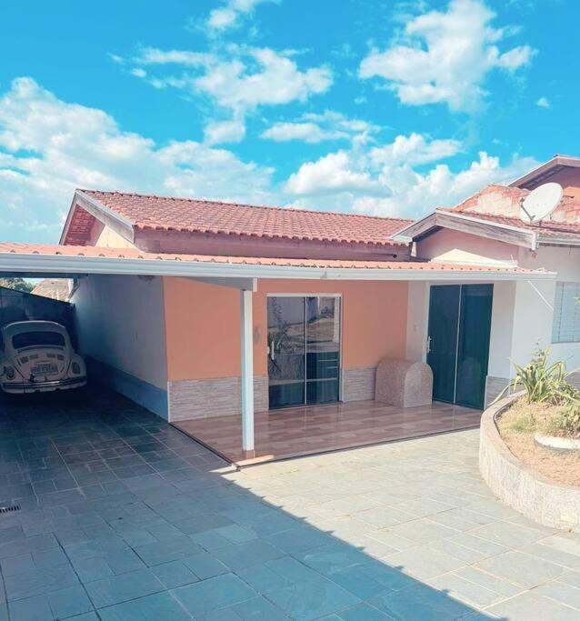 Casa Completa no interior de São Paulo - Churrasqueira, fogão a lenha e conforto - B&B Lindóia