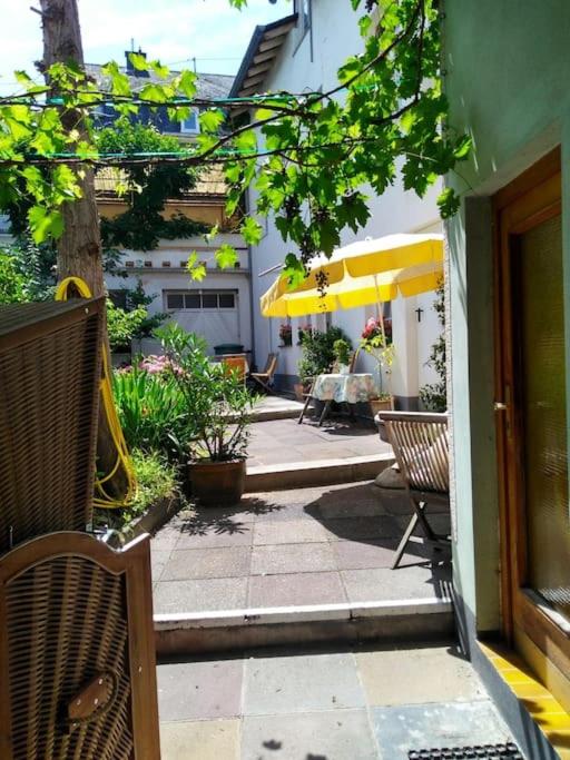 Urlaub am Rhein, Ferienwohnung mit Garten - Bed and Breakfast