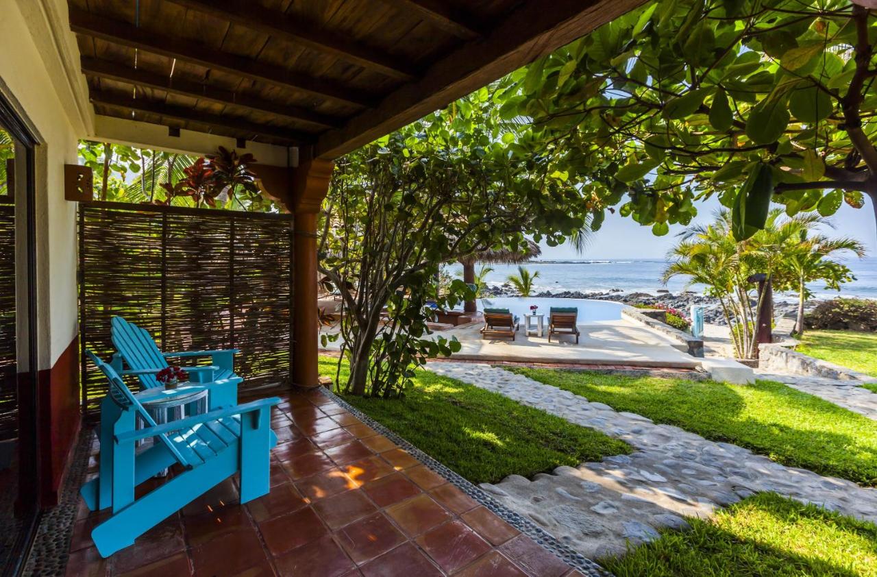 Casa Manzanillo - Sunset Room - Ocean Front Room at Exceptional Beach Front Location - B&B