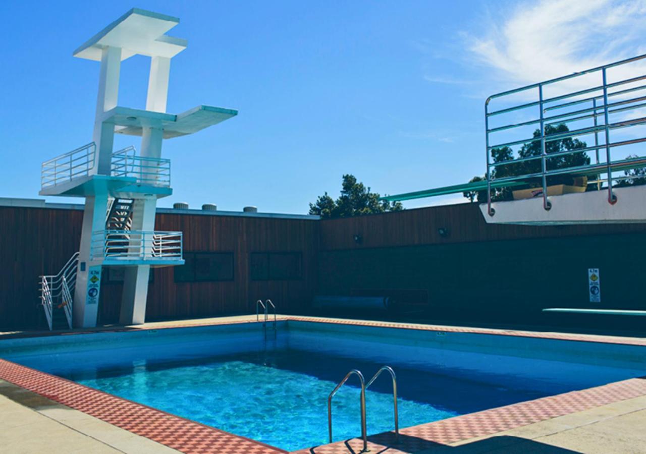 Modern Townhouse - Cafes, Shops, Bus, Freeway access - B&B