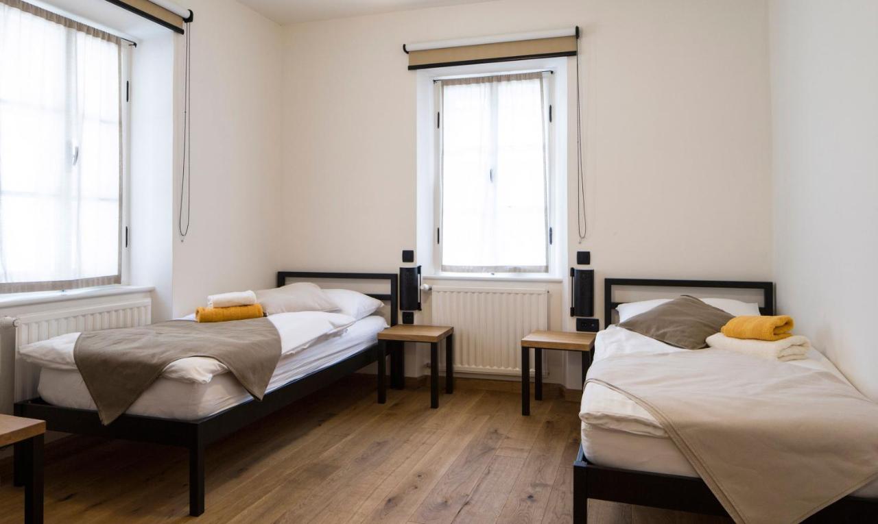 Doppel- oder Zweibettzimmer