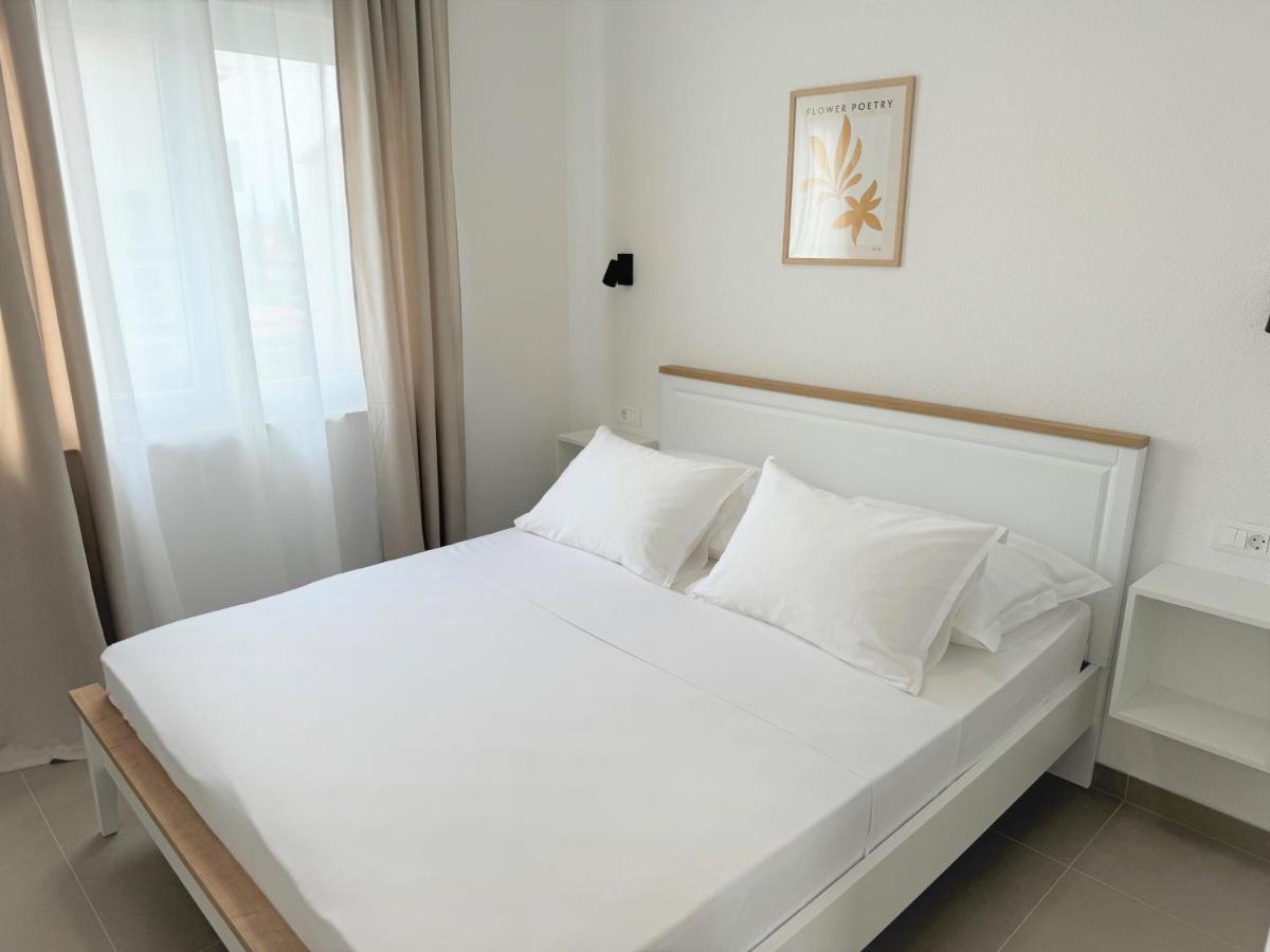 One-Bedroom Apartment with Sea View and Balcony