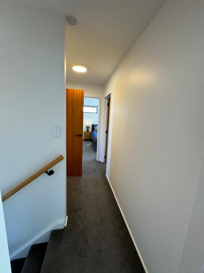Airport Retreat 4BR 8 Guests - Bed and Breakfast