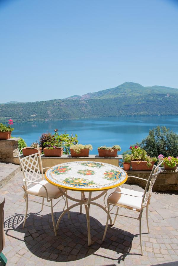 Giardino sul Lago SPA Jacuzzi - B&B Castel Gandolfo