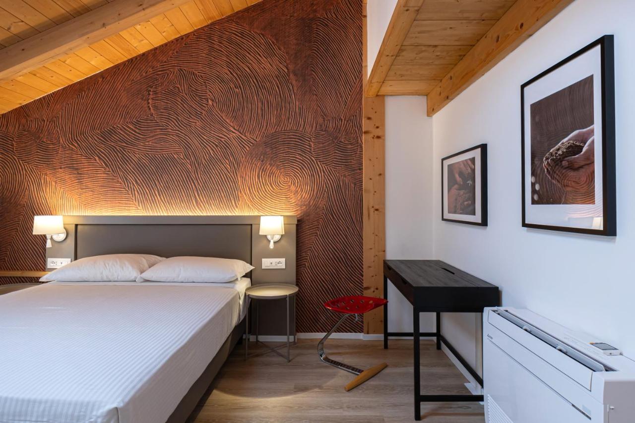 Deluxe Double Room with Shower