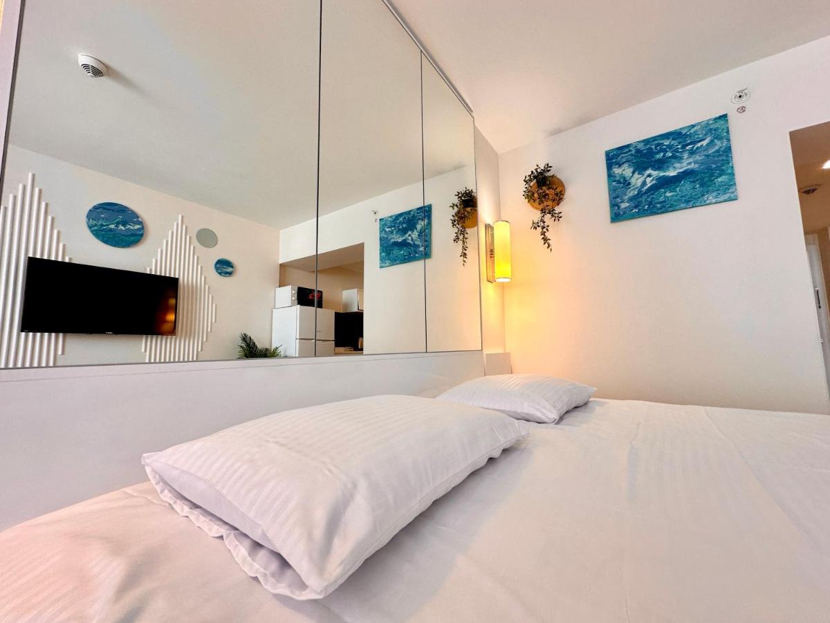 Doppelzimmer mit Balkon und Meerblick