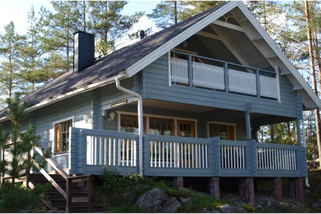 TAHKOn Riihiranta - 4 bedroom villa with lake view - Tilava mökki rantanäkymin - B&B