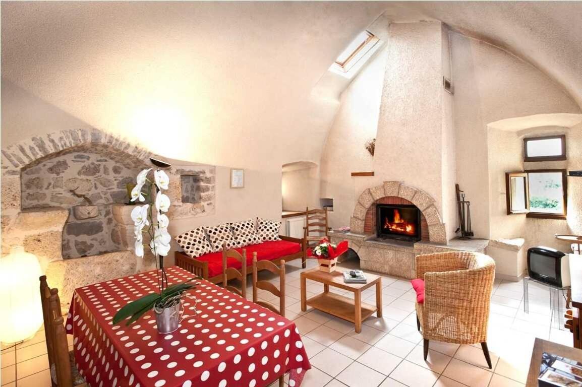 Gîte Gîte Les Buis 2/3 personnes à Conques - B&B La Canourgue