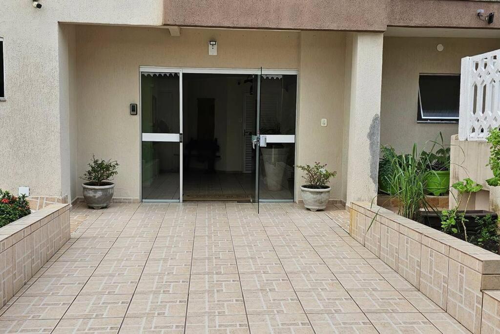 Apartamento espaçoso e aconchegante 2 perto da praia - Ferienwohnung Caraguatatuba