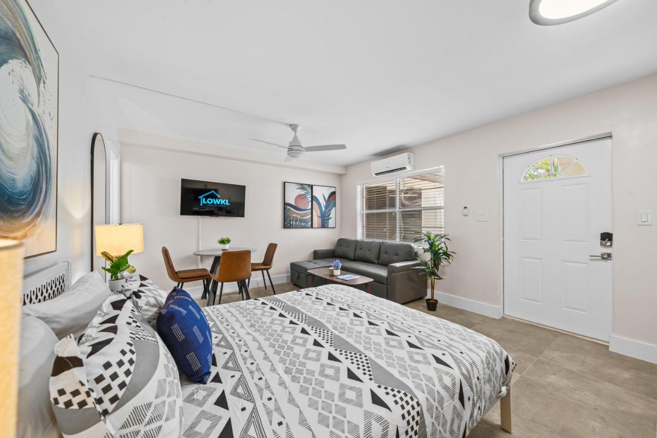 Deluxe Queen Studio with Kitchen and Sofa Bed