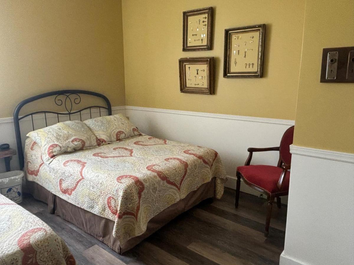 Double and Twin Room (3 Adults)
