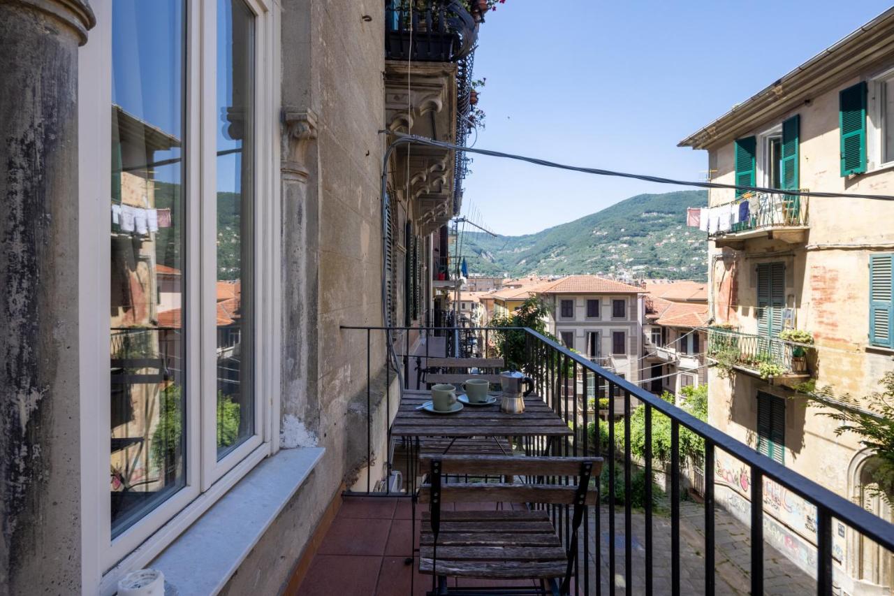 C_44 - Be on the old steps between station and centre / Scalinata Cernaia - Chambres d’hôtes La Spezia