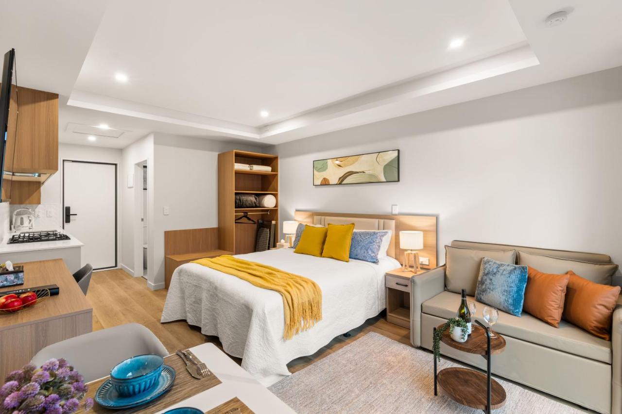 King Studio with Sofa Bed