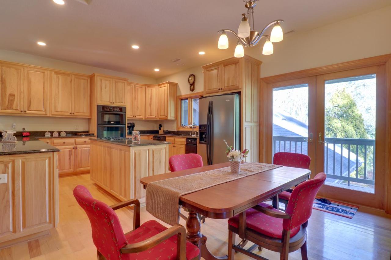 11 Mi to Ski Sapphire Heaven South Apt with Porch - B&B Highlands