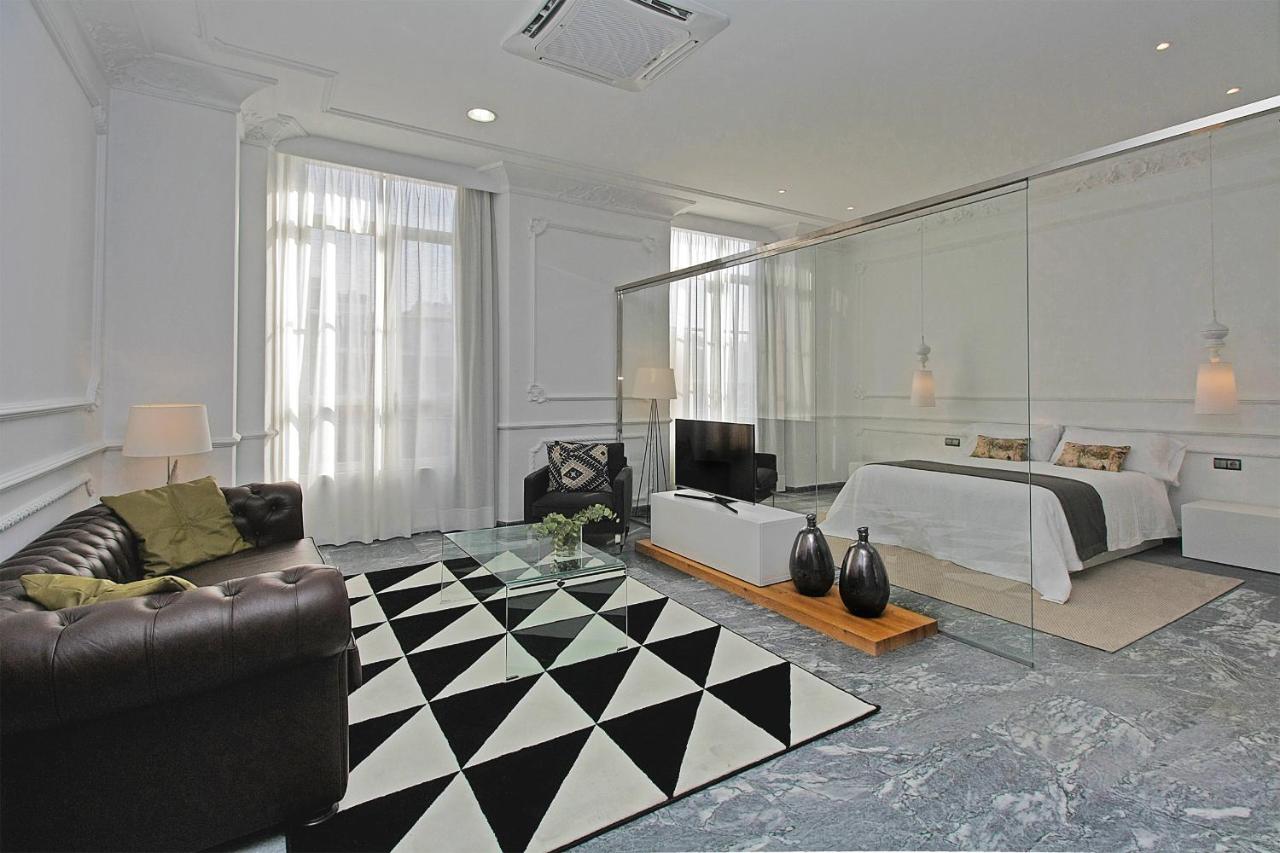Apartment with views to the Constitution Square (3 Adults)