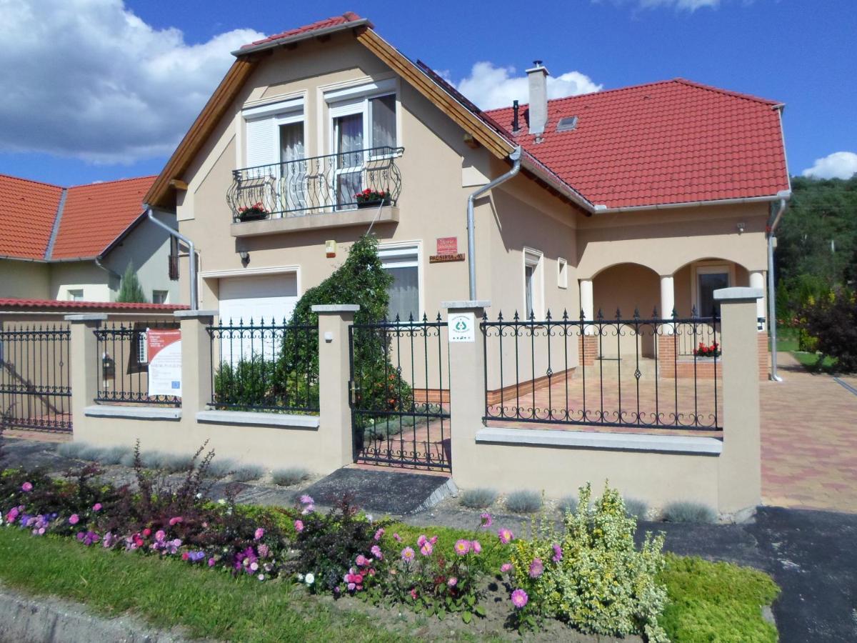 Pacsirta Vendégház - B&B